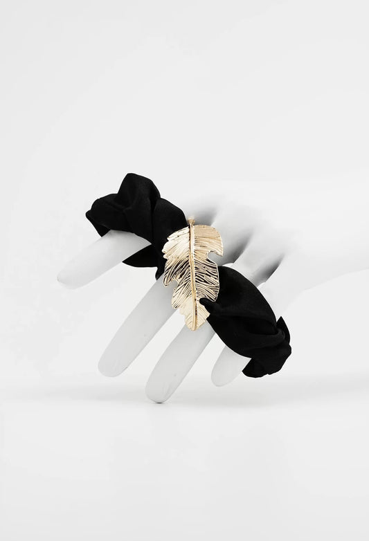 Tüy Figür Siyah Saten Lastik Toka