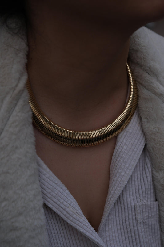 Tırtık Plaka Gold Choker Kolye