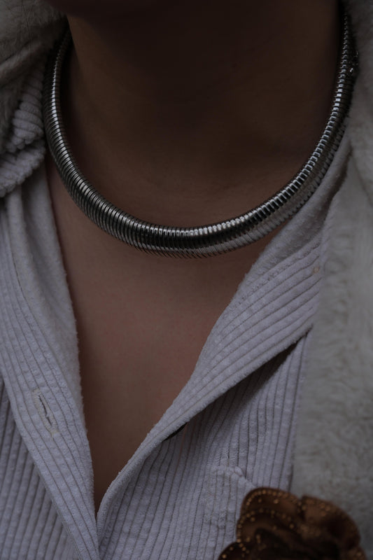 Tırtık Plaka Silver Choker Kolye